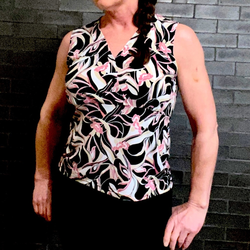 JKLA California  Sleeveless stretch top - Size L